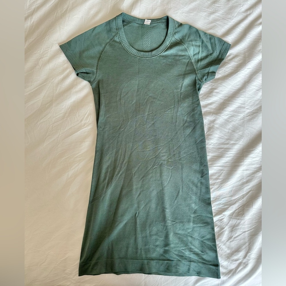 Like new Lululemon workout top!